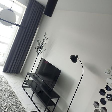 אוזהורוד New Modern Apartment מראה חיצוני תמונה