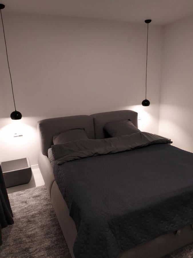 אוזהורוד New Modern Apartment מראה חיצוני תמונה