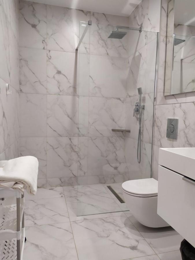 אוזהורוד New Modern Apartment מראה חיצוני תמונה