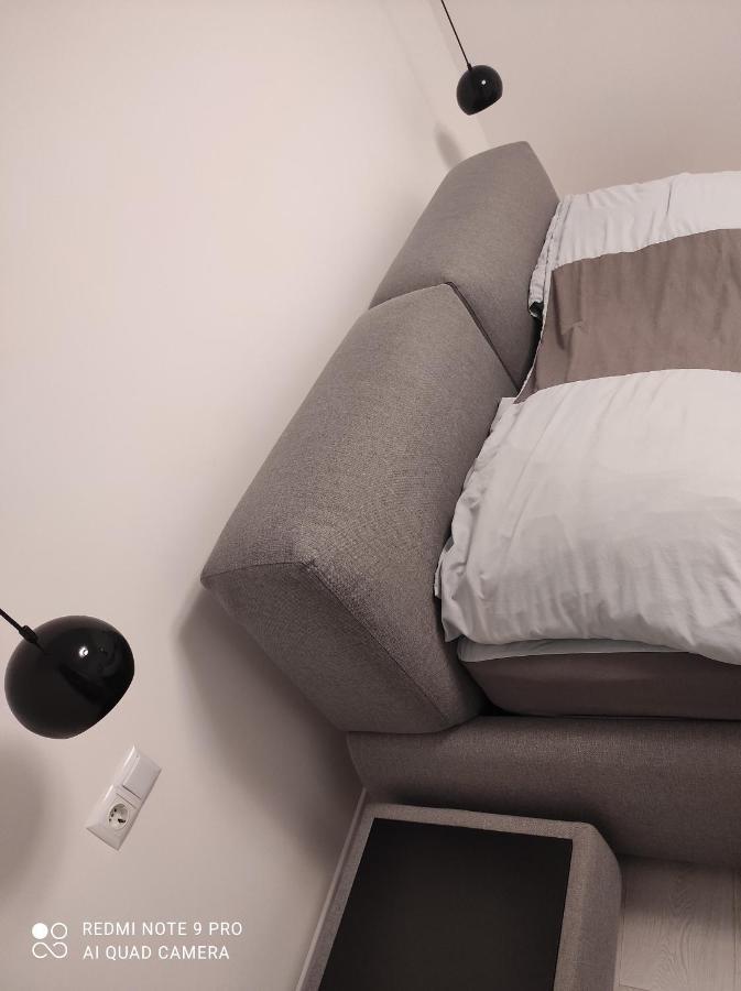 אוזהורוד New Modern Apartment מראה חיצוני תמונה