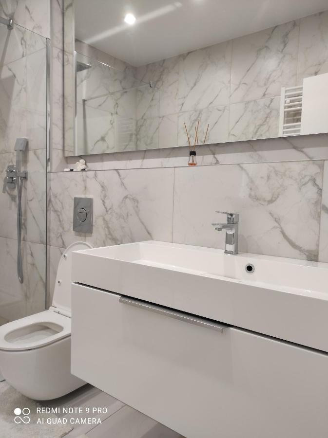 אוזהורוד New Modern Apartment מראה חיצוני תמונה