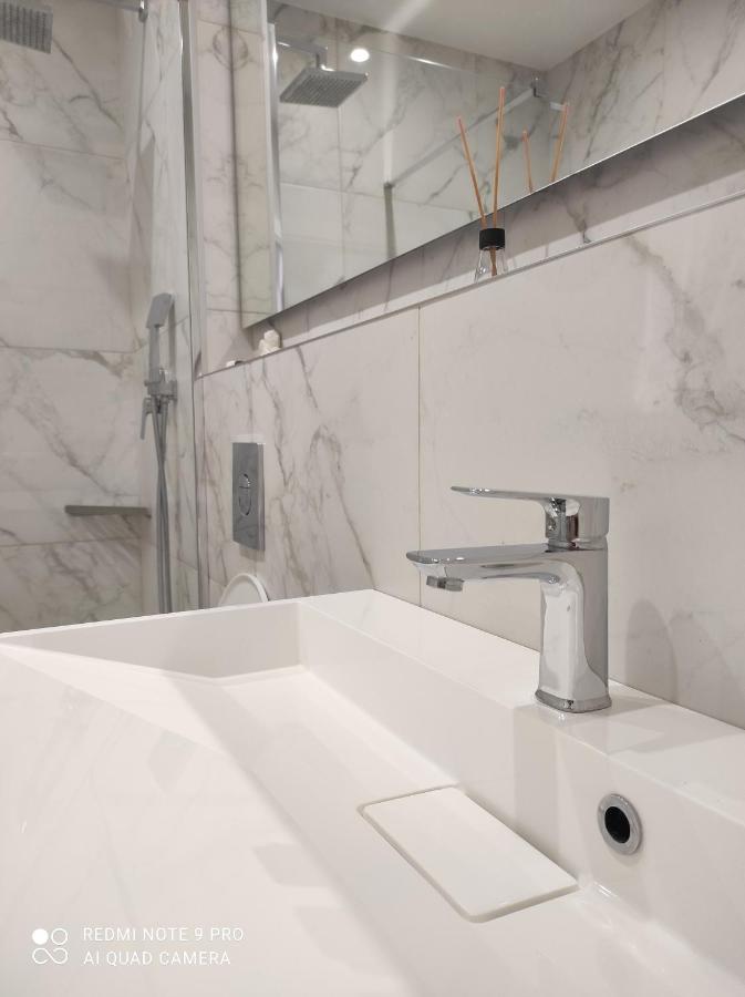 אוזהורוד New Modern Apartment מראה חיצוני תמונה