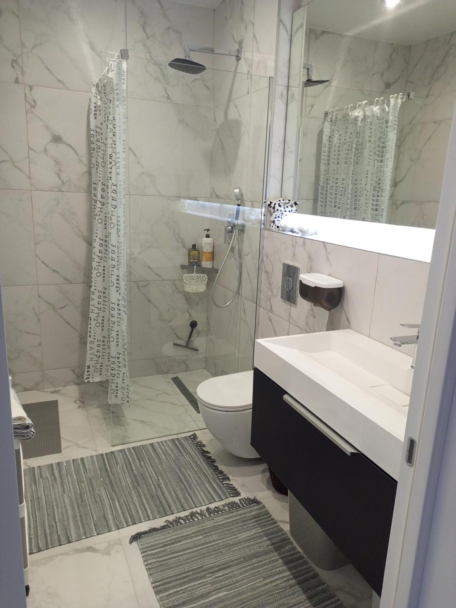 אוזהורוד New Modern Apartment מראה חיצוני תמונה